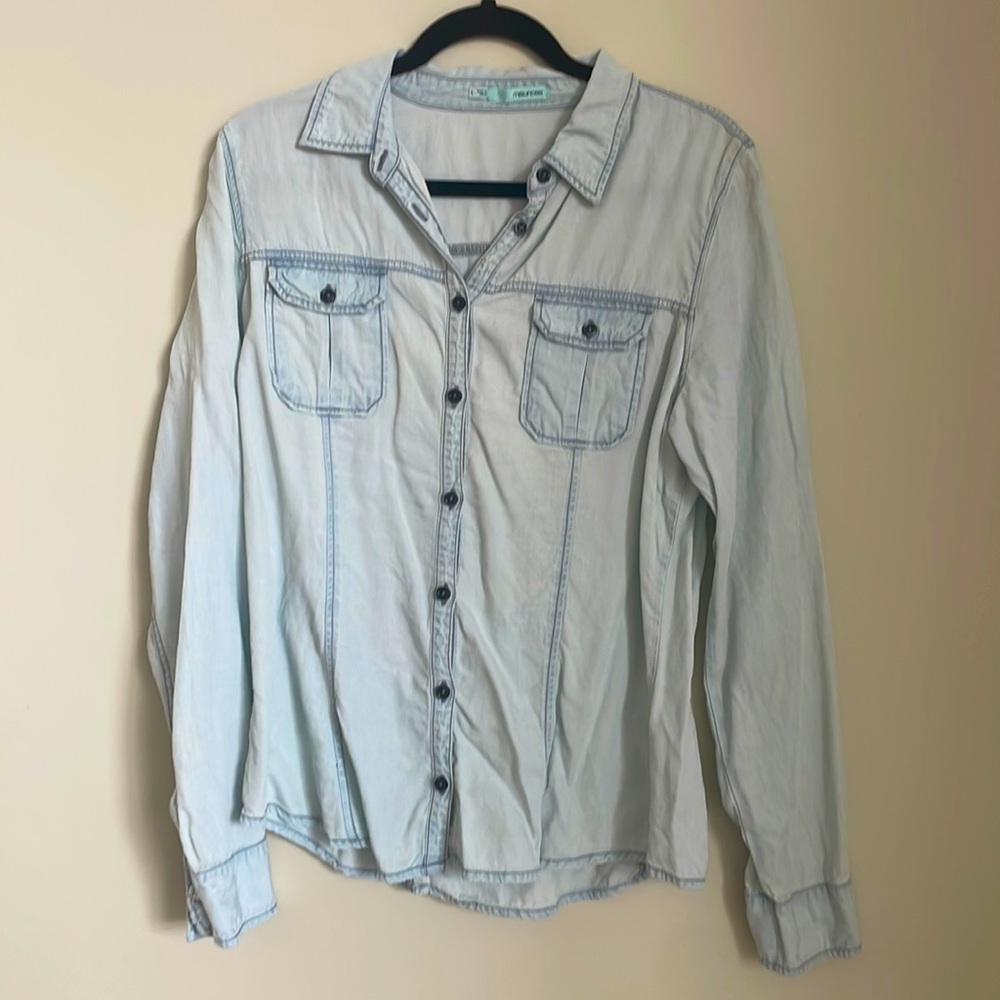 Maurices Women’s Button-Down Top Size Large